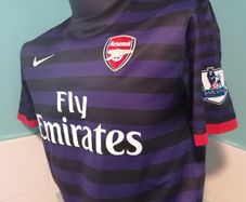 aresnal away Jersey 12/13