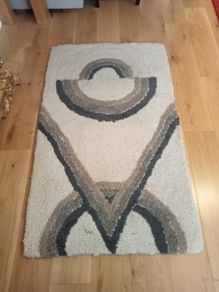 Hand tufted rug. 150x90 ( 3ft by 5ft ).