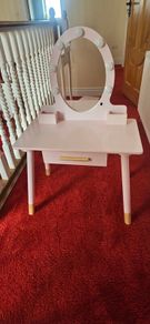 Kids Dressing Table/vanity table