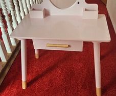 Kids Dressing Table/vanity table