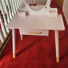 Kids Dressing Table/vanity table