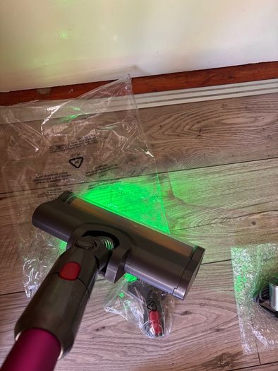 Dyson V10(Like new)
