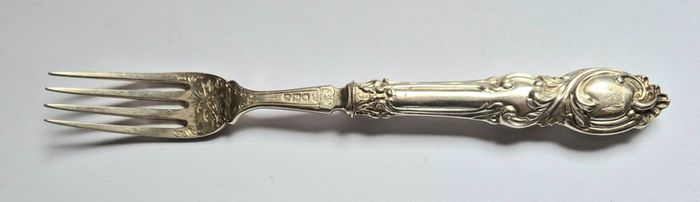 Sterling silver Fork, 1901, fully silver inc prongs. Intricate decoration.
