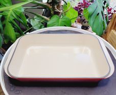 e Creuset Large Cast Iron Roasting Dish - Cerise Red (40cm)