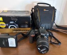 Nikon D5600 18-55 VR Kit plus extras