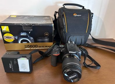 Nikon D5600 18-55 VR Kit plus extras