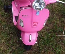Vespa Scooter 7.2V Lithium Electric Ride On