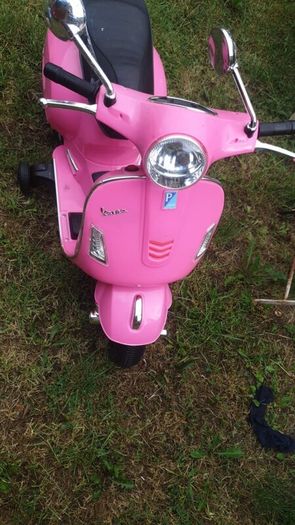 Vespa Scooter 7.2V Lithium Electric Ride On