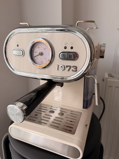 Espresso coffee machine