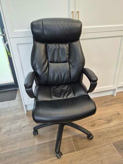 Black leather office chair