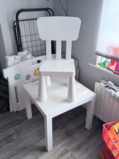 Kids Table and chair