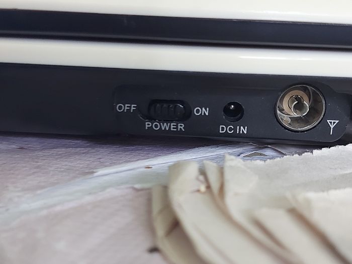 5 Portable DVD Players, all working, but no charges for them, all in very good condition