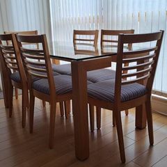 Dining table and chairs set