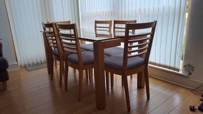 Dining table and chairs set