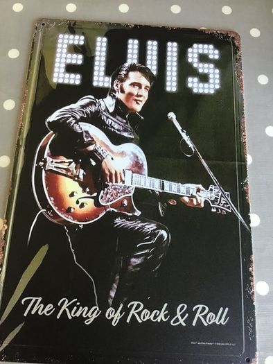 Metal Wall Plaque- ELVIS PRESLEY The King of Rock n Roll