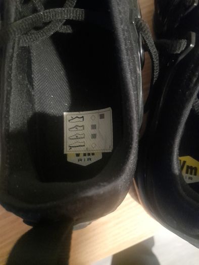 Black Nike vapourmax 8.5uk as new