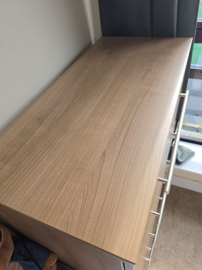 chest of drawers