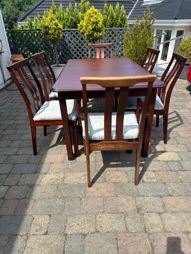 Rossmore Table with insert leaf, 2 carvers, 4 chairs