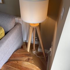 Floor lamp - legs need gluing