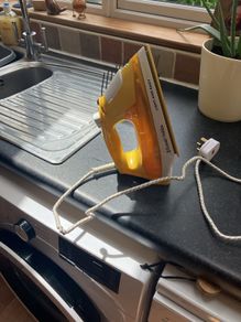 steam iron Russel Hobbs