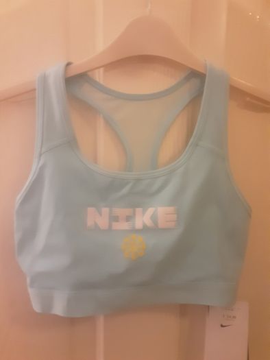 NIKE Sports SWOOSH Bra for Ultimate Comfort and Movement .. Size Medium .. Colour: Barely Green