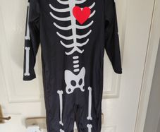 Halloween skeleton costume and hat