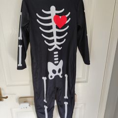 Halloween skeleton costume and hat