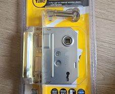 Yale 2 Lever Sashlock 2.5" Brass Finish