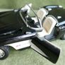 Vintage Bburago Chevrolet Corvette 1957 Convertible Black And White 1/18 Scale Image 2