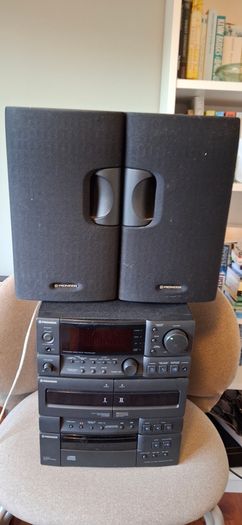Vintage Pioneer Stereo Disc Receiver System (XR-P340) with Matching Pioneer Speakers (S-P340)