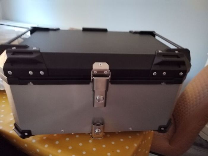 Large motorcycle top box