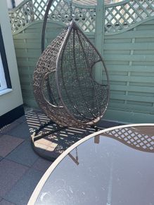 egg chair