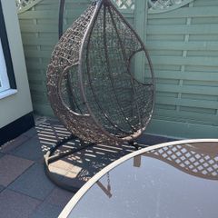 egg chair