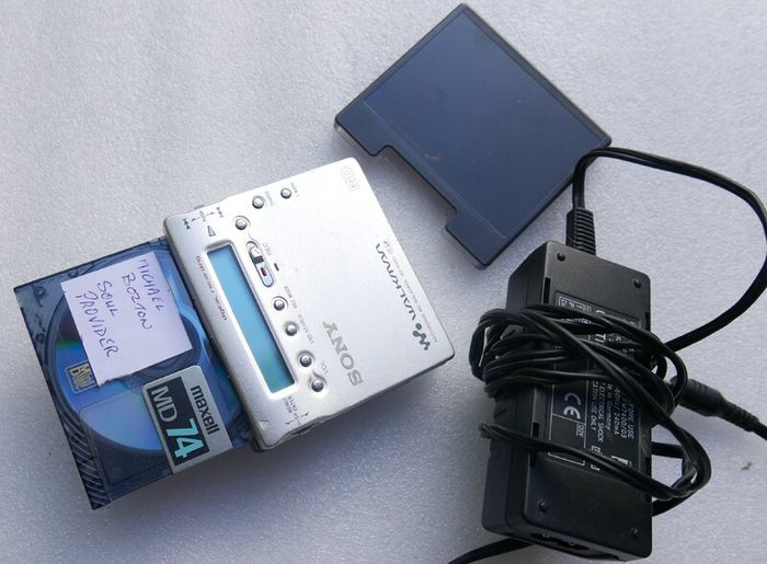 Sony MD Walkman - Portable MiniDisc Player - Silver (MZ-R900) - works well.