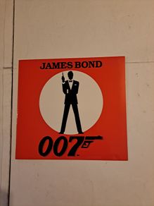James Bond 007 Actors Rare Phonecard  Set In Special James Bond 007 Folder. Brand New 1996
