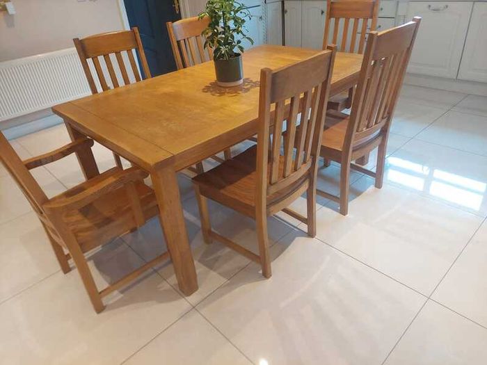 Large Extending Solid Oak Table and 6 Chairs