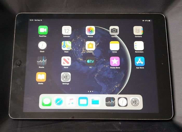 Apple iPad Air, Wi-Fi, Unlocked