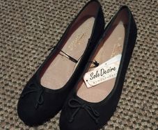 Ladies Shoes Size: 7