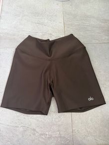 alo airlift gym shorts