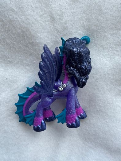 Hatchimals Pixies Riders Seastallion Glider Used Please look at the pictures