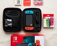 Nintendo Switch Premium Bundle (Pristine/Unused) + Mario Kart 8, Unopened Joy-Cons, 512GB SD & Travel Case