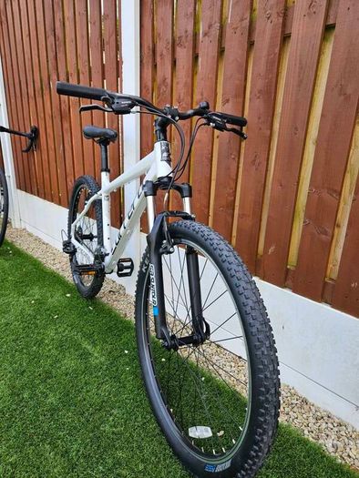 Carrera Valour 27.5 Mountain Bike L Frame Like New