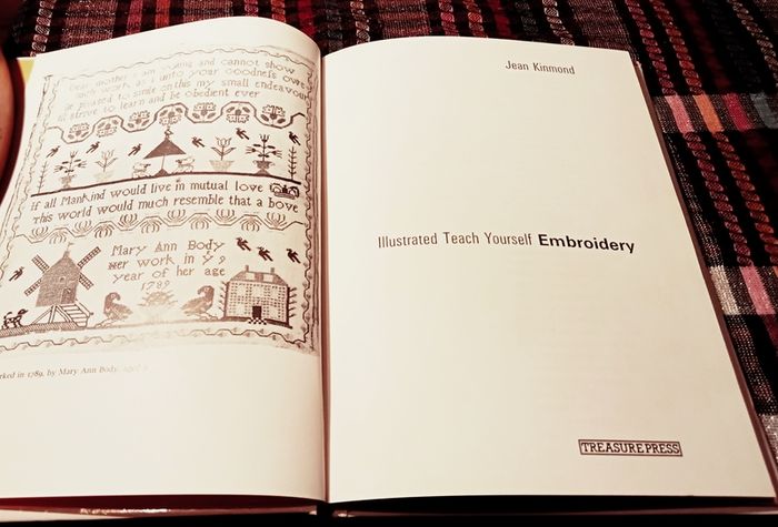 1972. Illustrated Teach Yourself Embroidery.