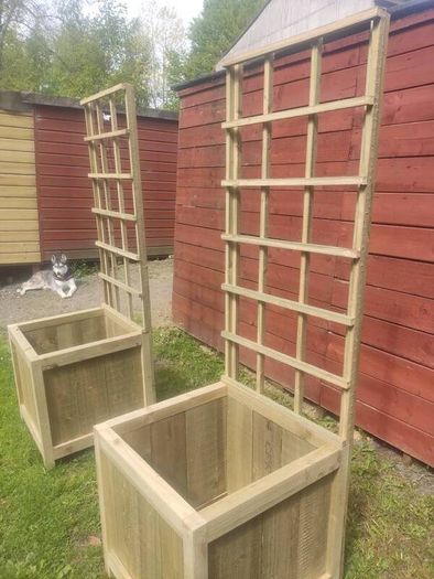 Planter with Trellis