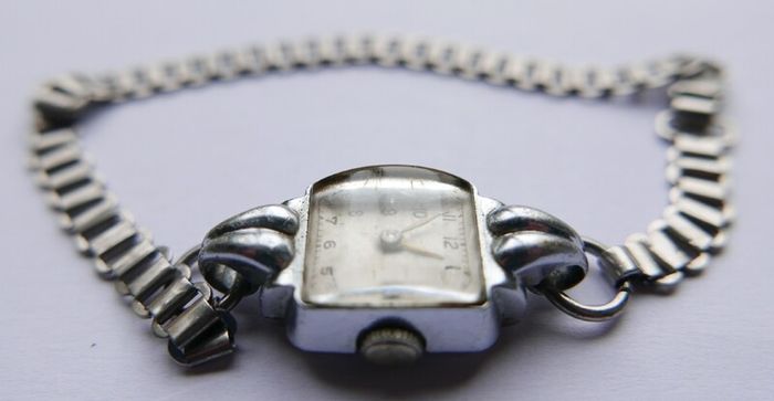 Vintage 1940 / 1950s art deco Silver Chrome Square Bezel Case Ladies watch / art deco cocktail watch, works well
