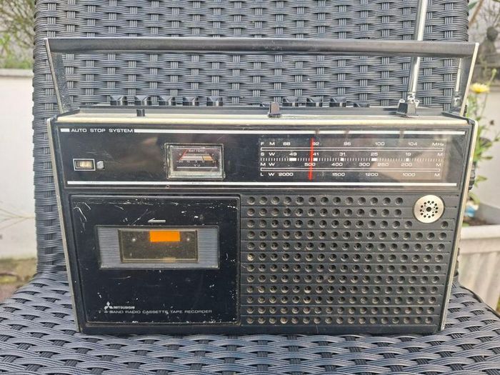 Vintage Mitsubishi portable radio cassette player/recorder