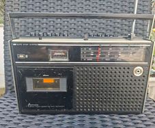 Vintage Mitsubishi portable radio cassette player/recorder