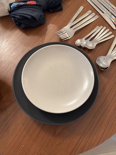 Kitchen Set: Plates, Bowls, and Silverware