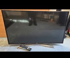 43-inch JVC Smart tv with remote control