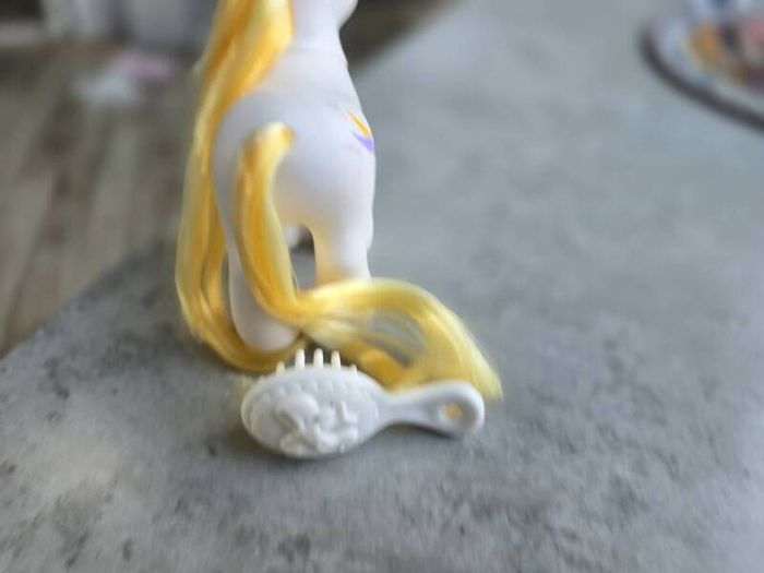 Flutterbutter Flutter Butter Toys R Us USA Exclusive with Brush MLP G3 My Little Pony 2004